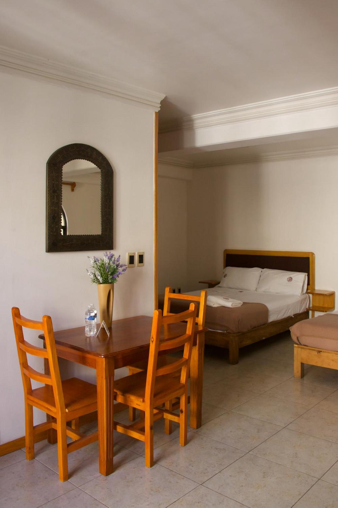 Suites Sevilla Puebla Exterior photo